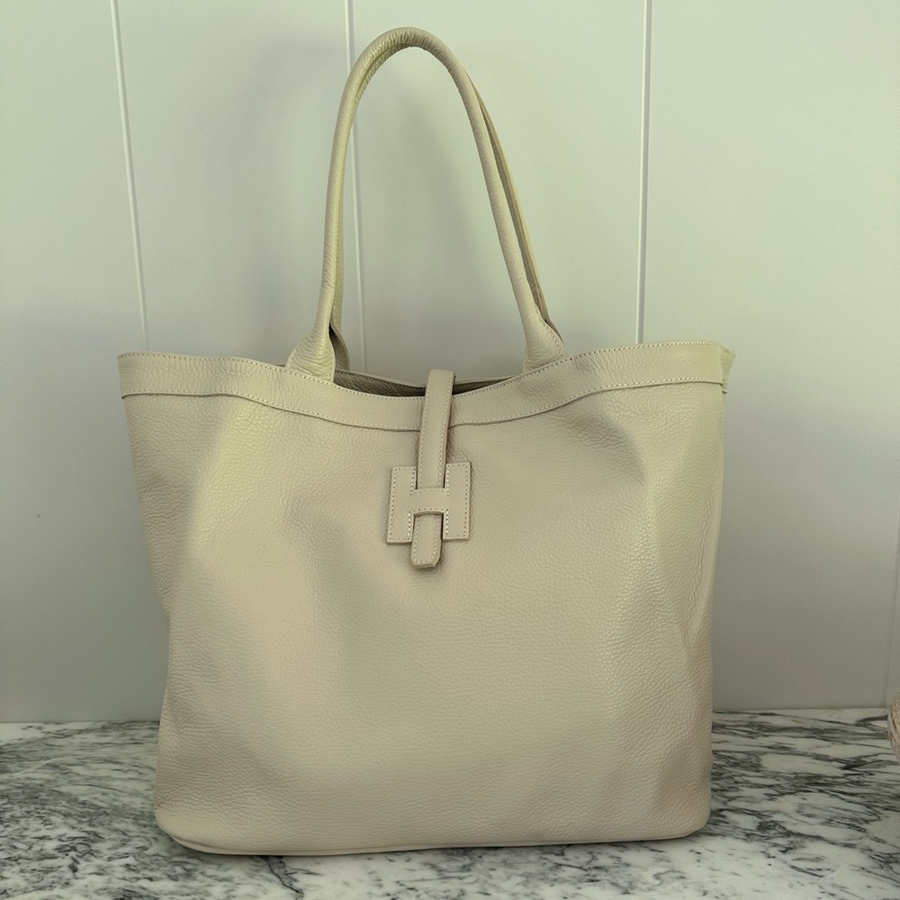 NWOT Hermes Insprired Cream Leather Tote H closure